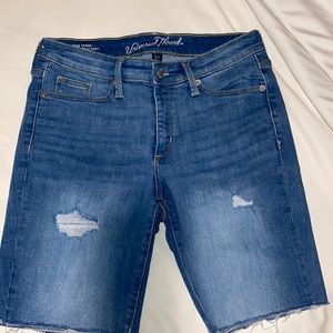 Universal Threads FAIR TRADE CERTIFIED FACTORY SHORTS SIZE 4/27R